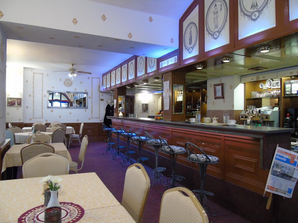 Gl Hotel Trutnov Kültér fotó