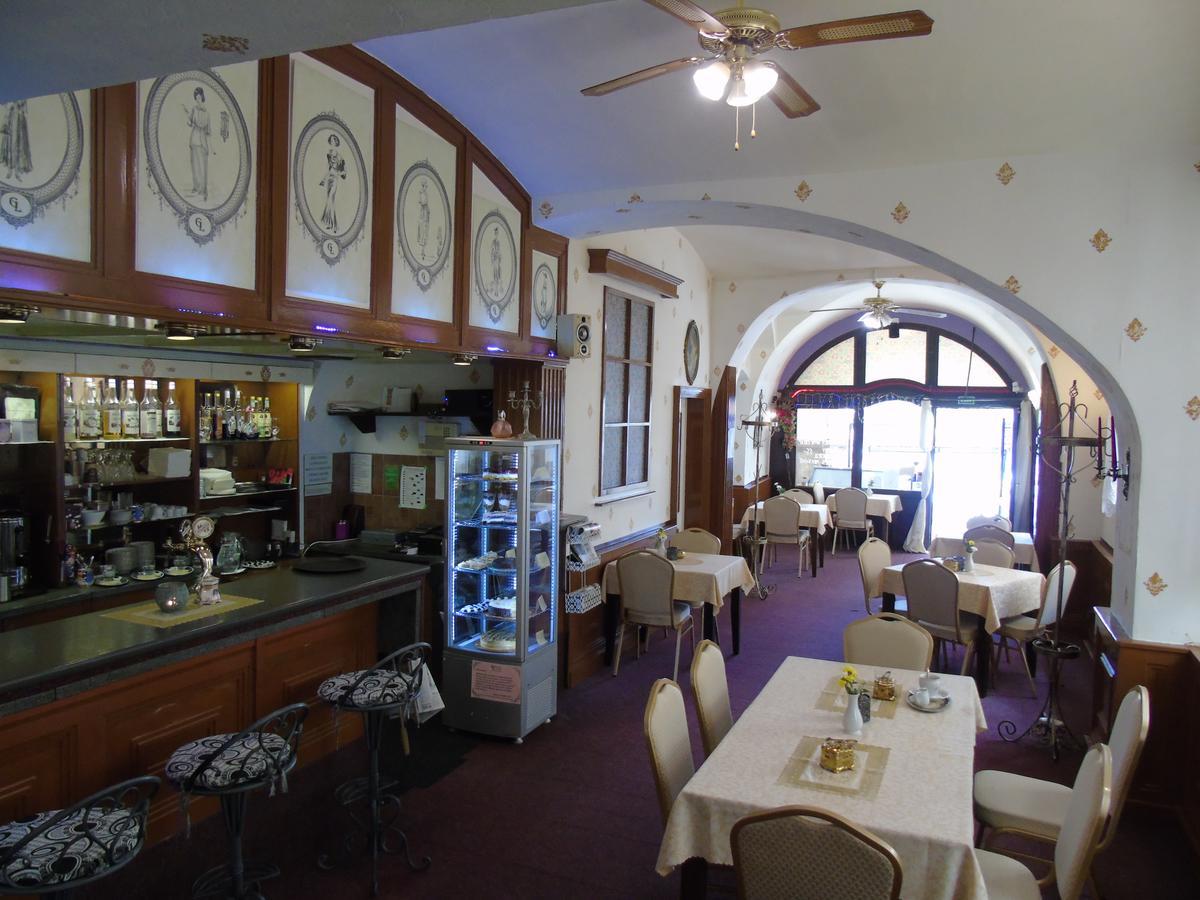 Gl Hotel Trutnov Kültér fotó