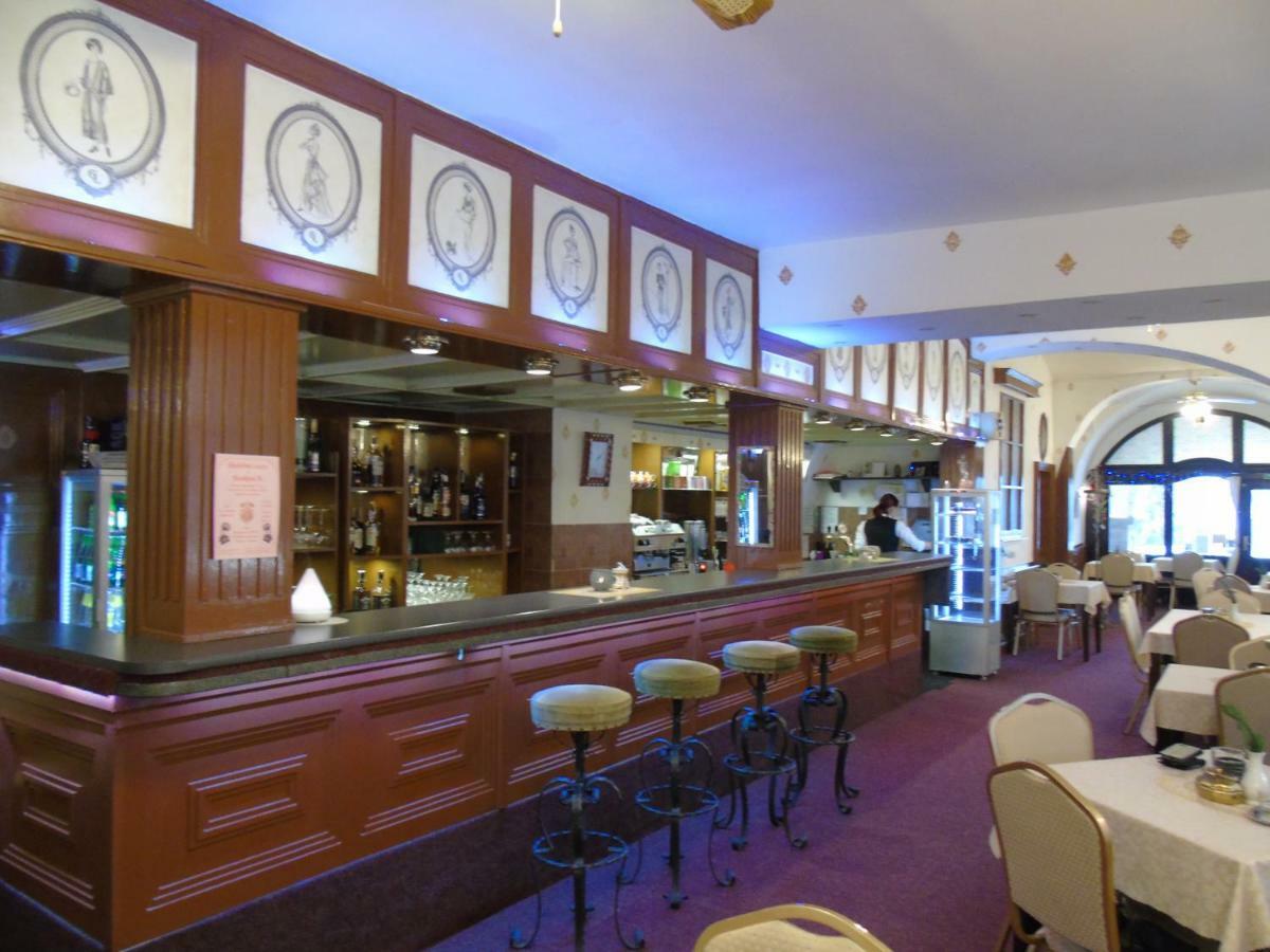 Gl Hotel Trutnov Kültér fotó